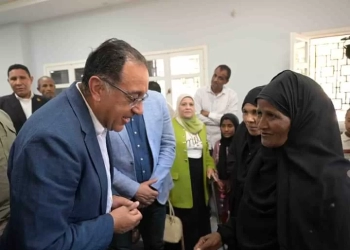 رئيس الوزراء يتفقد مجمع الخدمات الحكومية بقرية الشغب بإسنا 17 - جريدة المساء