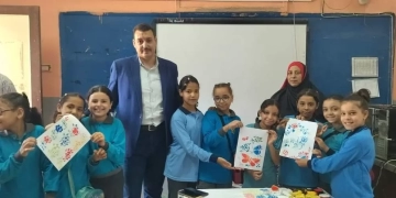 في إطار البروتوكول بين "تعليم وثقافة الجيزة".. ورش فنية لتعليم طلبة المدارس فنون الطباعة والكروشيه (صور) 1 - جريدة المساء