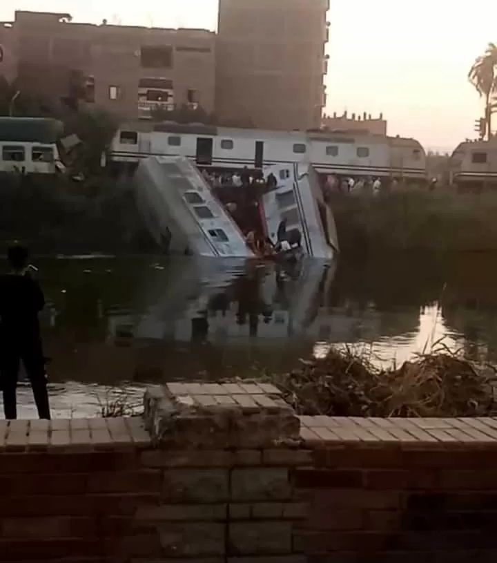 النقل : لجنة للتحقيق فى اسباب تصادم جرار بقطار نوم بأبوقرقاص 17 - جريدة المساء