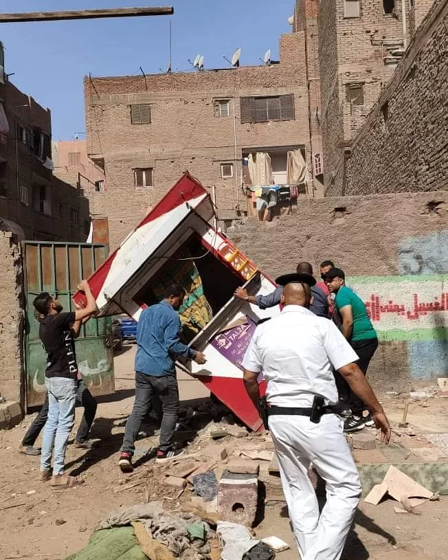محافظة الجيزة تزيل 57 كشكا وفاترينة بالمخالفة.. تمهيداً لأعمال التطوير والرصف بحي إمبابة 18 - جريدة المساء محافظة الجيزة تزيل 57 كشكا وفاترينة بالمخالفة.. تمهيداً لأعمال التطوير والرصف بحي إمبابة 17 - جريدة المساء