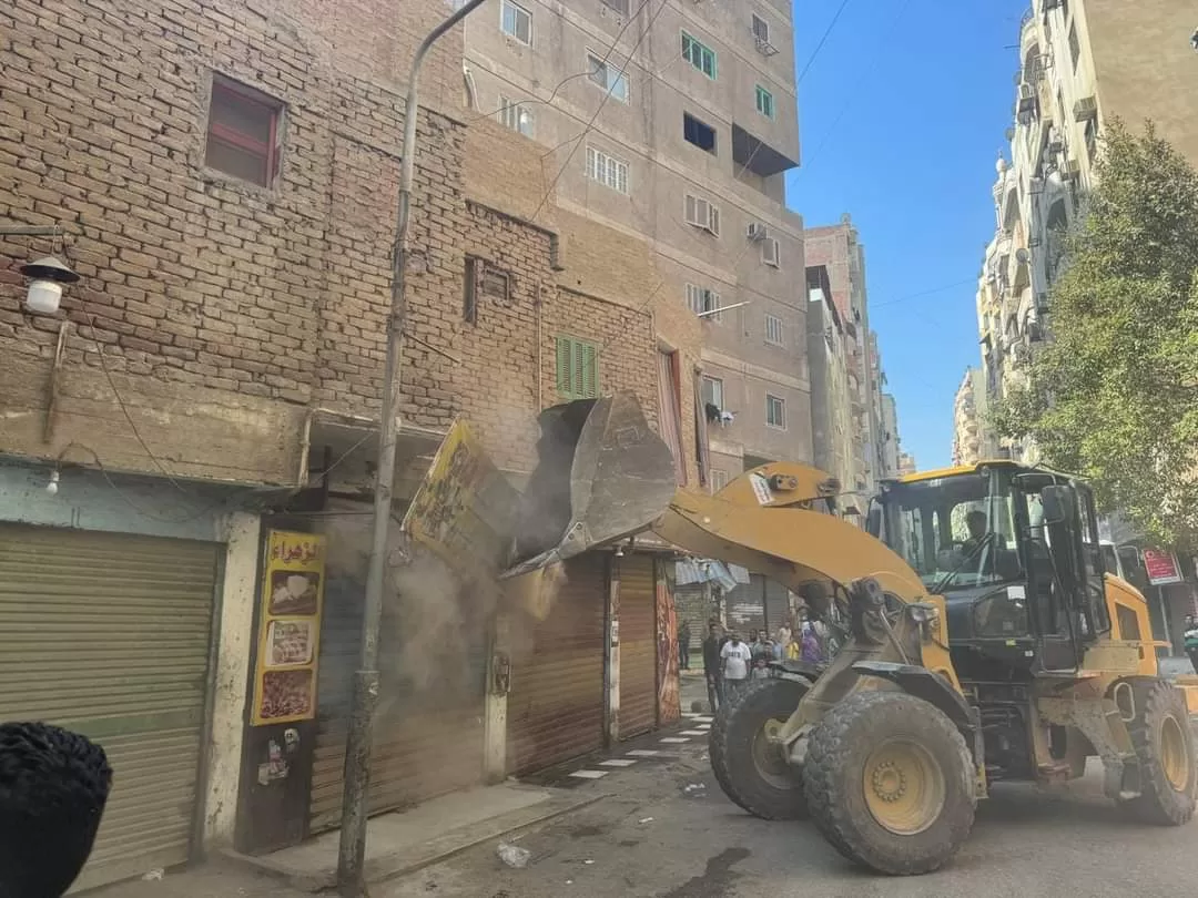 بالصور- أكبر حملة إشغالات بالجيزة | إزالة تعديات المحال التجارية والباعة الجائلين من الطريق العام بفيصل 20 - جريدة المساء بالصور- أكبر حملة إشغالات بالجيزة | إزالة تعديات المحال التجارية والباعة الجائلين من الطريق العام بفيصل 19 - جريدة المساء