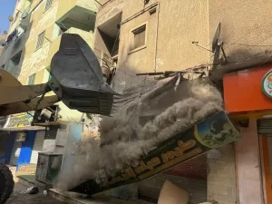 بالصور- أكبر حملة إشغالات بالجيزة | إزالة تعديات المحال التجارية والباعة الجائلين من الطريق العام بفيصل 25 - جريدة المساء