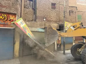 بالصور- أكبر حملة إشغالات بالجيزة | إزالة تعديات المحال التجارية والباعة الجائلين من الطريق العام بفيصل 37 - جريدة المساء