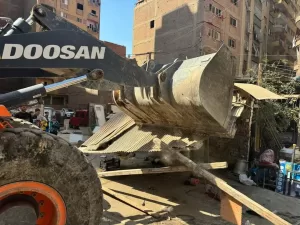 استجابة لشكاوي المواطنين.. محافظة الجيزة تزيل 700 حالة تعد وإشغالات للمحال التجارية والباعة الجائلين بمناطق الهرم (صور) 25 - جريدة المساء