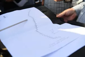 للوقوف على نسب التنفيذ .. محافظ قنا يتفقد سير العمل بمشروع ازدواج الطريق الصحراوي الغربي 23 - جريدة المساء