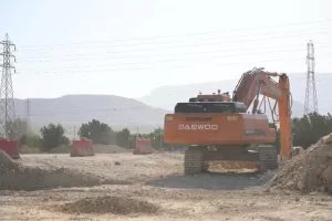 للوقوف على نسب التنفيذ .. محافظ قنا يتفقد سير العمل بمشروع ازدواج الطريق الصحراوي الغربي 27 - جريدة المساء