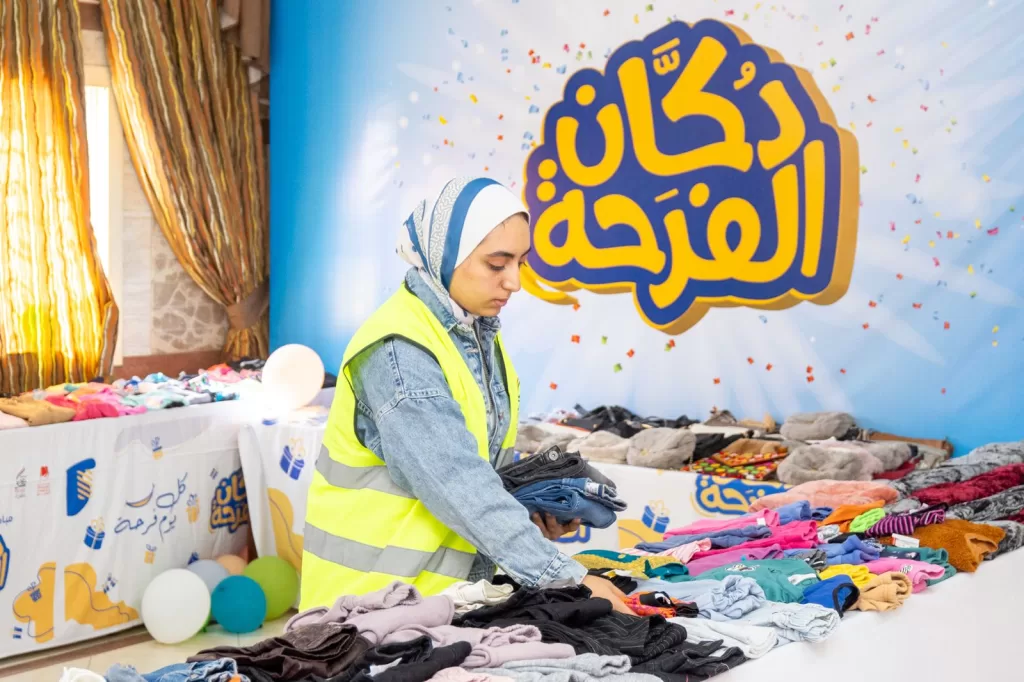 "صندوق تحيا مصر": دكان الفرحة يوفر 10 آلاف قطعة ملابس شتوية للأطفال الأيتام مجاناً 29 - جريدة المساء