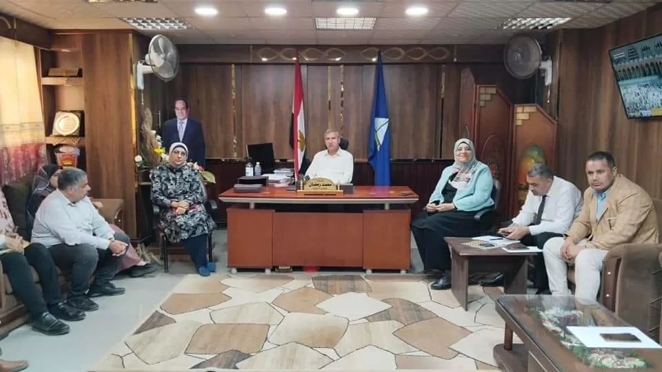 مدير تعليم دمياط يشدد على تفعيل اللوائح والقرارات الوزارية لتوفير بيئة تعليمية آمنة ومحفزة للطلاب 19 - جريدة المساء