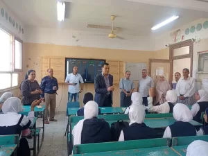 مدير تعليم قنا يفاجئ ٤ مدارس بنقادة 67 - جريدة المساء