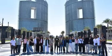 طلاب كلية التصميم بالجامعة الألمانية الدولية يزورون مدينة العلمين الجديدة لدراسة اللوحات الإنشائية 1 - جريدة المساء