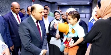 محافظ كفرالشيخ يطمئن على الأشقاء الفلسطينيين بمستشفى العبور 1 - جريدة المساء