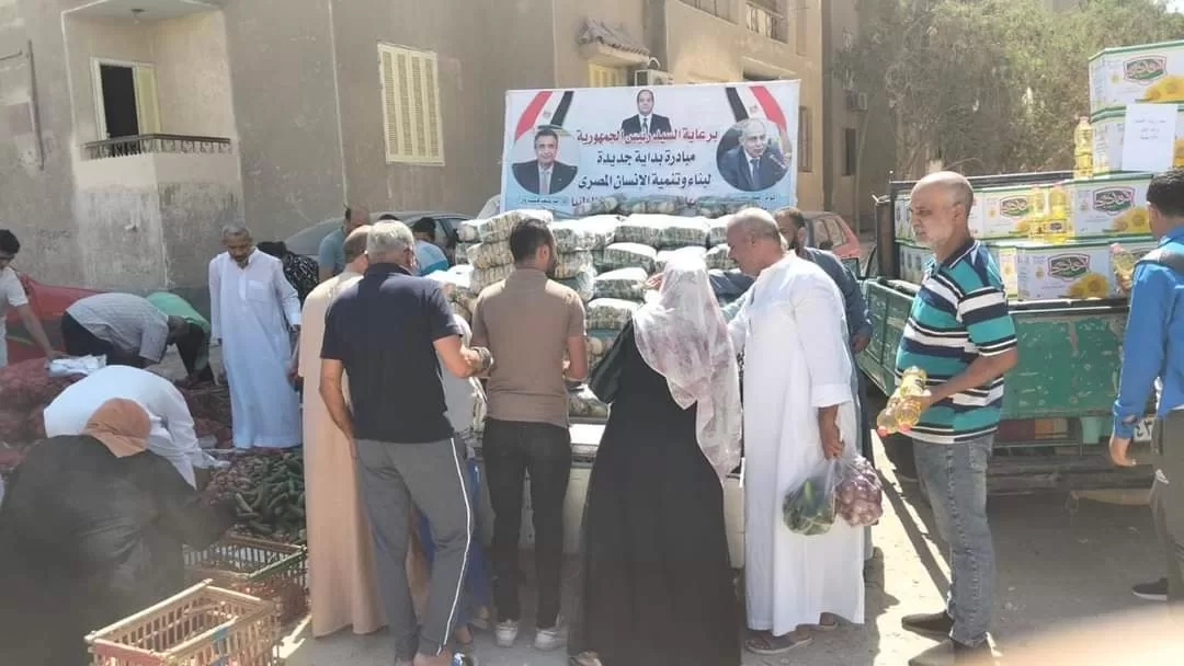 6 سيارات متنقلة لبيع السلع الغذائية واللحوم بأسعار مخفضة في المنيا الجديدة 17 - جريدة المساء