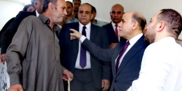 محافظ كفر الشيخ يستمع لطلبات ومقترحات المواطنين خلال زيارته لمستشفى العبور 1 - جريدة المساء