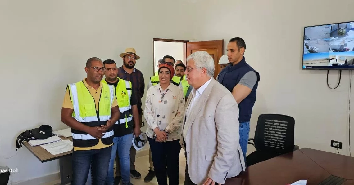 وزير التعليم العالي والبحث العلمي يتفقد المشروعات الإنشائية بجامعة الأقصر 19 - جريدة المساء