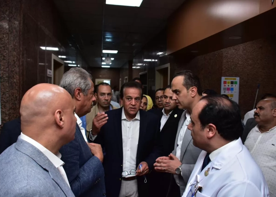 د. خالد عبدالغفار تفقد مستشفي الكرنك وإيزيس بالأقصر 17 - جريدة المساء