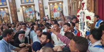 مطران ملوي يتقدم جنازة الشاب مينا موسى 1 - جريدة المساء