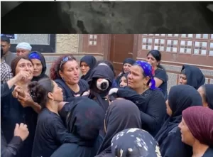 مطران ملوي يتقدم جنازة الشاب مينا موسى 25 - جريدة المساء