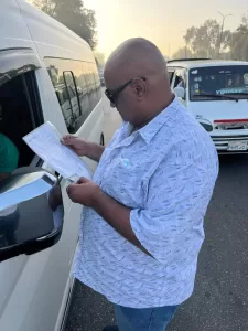 لتحصيل أجرة أزيد من التعريفات.. ضبط 175 مخالفة لسيارات السرفيس بعدة مناطق في الجيزة 22 - جريدة المساء