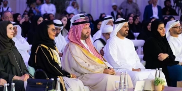 أطفال الإمارات يقدمون جائزة البالون الذهبي للأمير عبد العزيز بن طلال تقديرا لدعمه وإنجازاته المستمرة للأطفال 1 - جريدة المساء