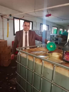 "الجيزة" تضبط 36 طن زيوت سيارات مغشوشة داخل مخزن بقرية أبوصير بالبدرشين 23 - جريدة المساء