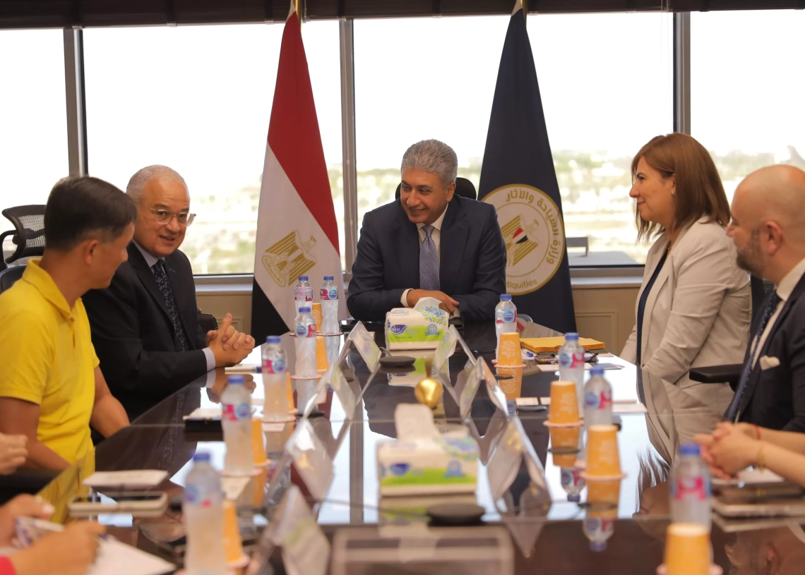فى لقاء فتحى وريو زهو وزعزوع .. الخبرة السويسرية تشارك فى بناء قدرات العاملين بالسياحة والآثار والترويج للوجهات المصرية .. التدريب يشمل مجالات الضيافة والإدارة وطرح أفكار مبتكرة 19 - جريدة المساء