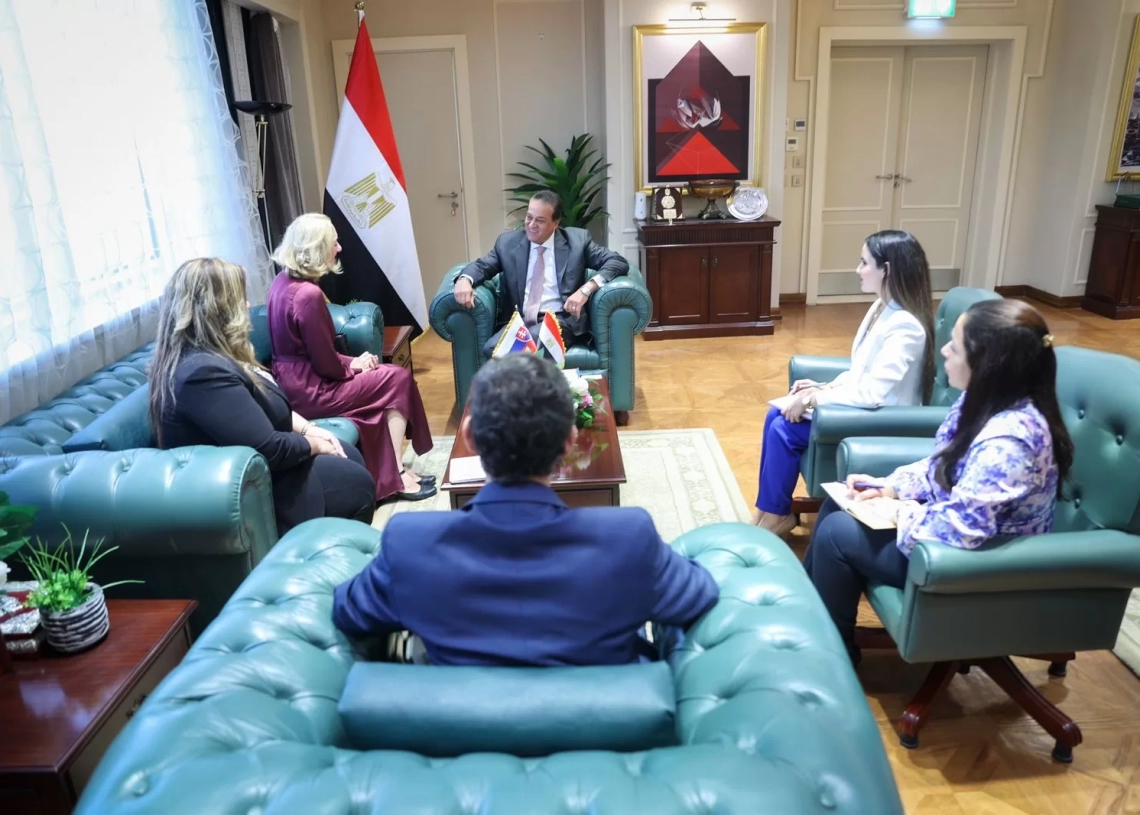 نائب رئيس مجلس الوزراء وزير الصحة يستقبل سفيرة دولة سلوفاكيا لبحث سبل التعاون 19 - جريدة المساء