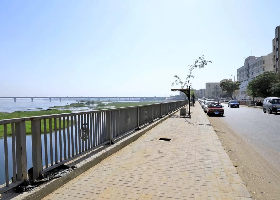 محافظ سوهاج يتفقد أعمال مشروع تطوير كورنيش أخميم  19 - جريدة المساء