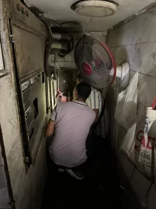ضبط 21 مخالفة سرقة للتيار الكهربائي بمحال تجارية بشارع التحرير في الدقي (صور) 33 - جريدة المساء