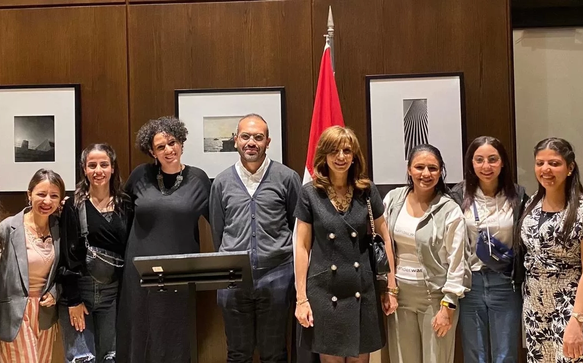 ضمن مهرجان شيكاغو السينمائي الدولي "السفيرة ندى دراز تستقبل فريق عمل فيلم "رفعت عينى للسما 19 - جريدة المساء