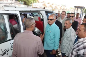 السكرتير العام لبني سويف  يتفقد انتظام حركة نقل الركاب والالتزام بتعريفة الأجرة بمواقف السيارات 25 - جريدة المساء