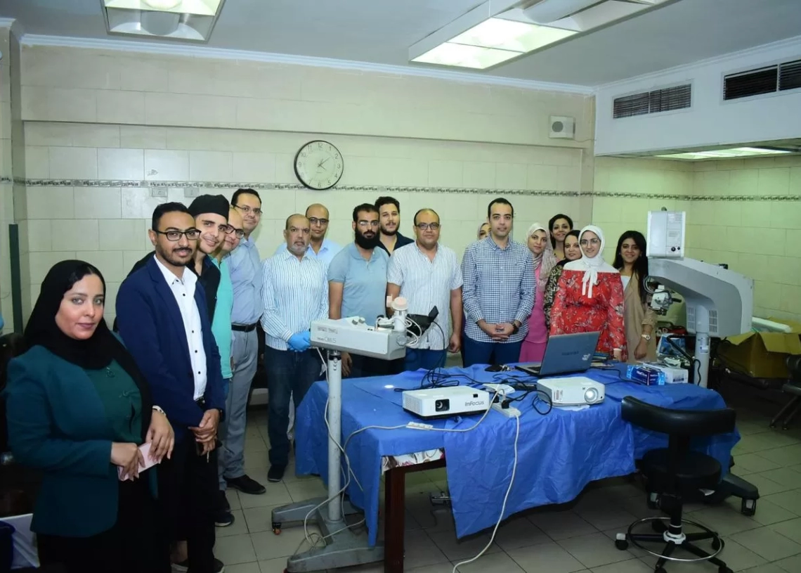 طب سوهاج تناقش أحدث التقنيات الجراحية لعمليات المياه الزرقاء 18 - جريدة المساء