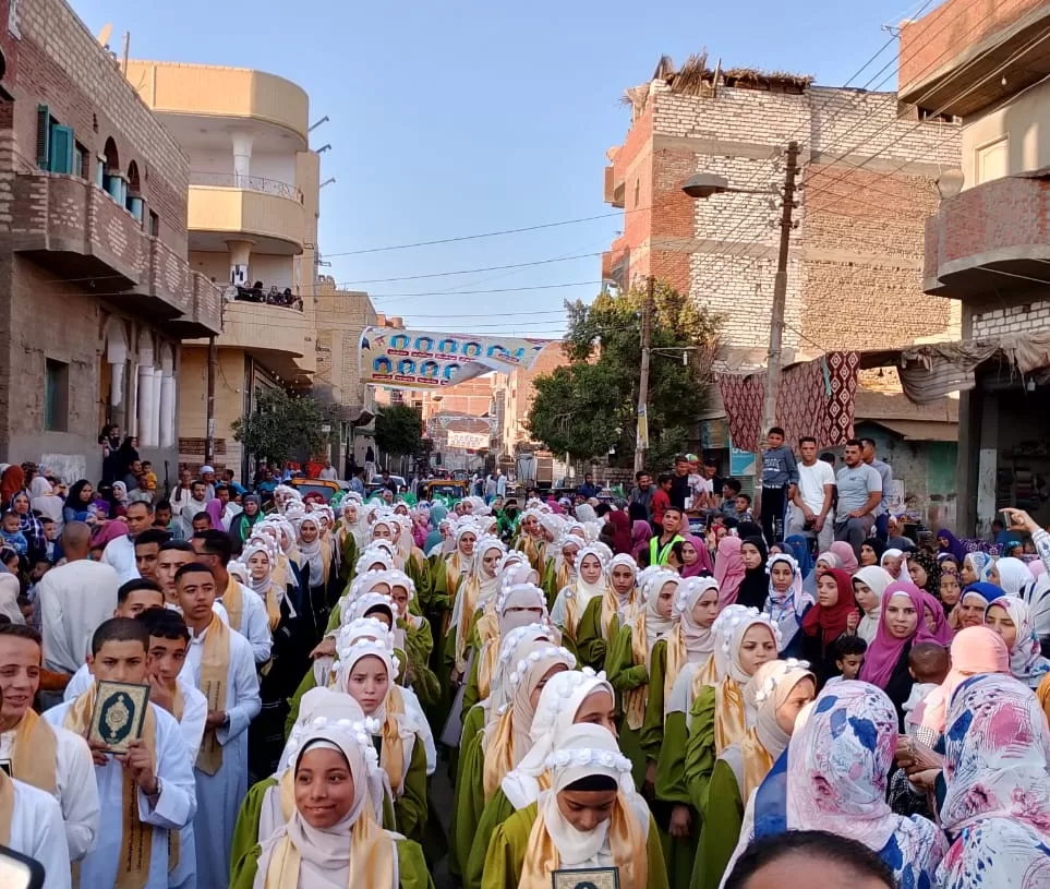 خلال حفل تكريمهم.. مسيرة حاشدة لحفظة القرآن الكريم بقرية "اعطو" بالمنيا  17 - جريدة المساء