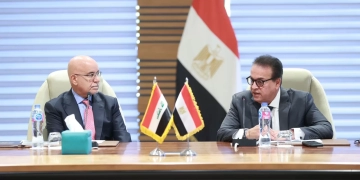 الدكتور خالد عبدالغفار يبحث مع وزير الصحة العراقي الاستفادة من الخبرات المصرية في إنشاء وتجهيز المستشفيات 1 - جريدة المساء