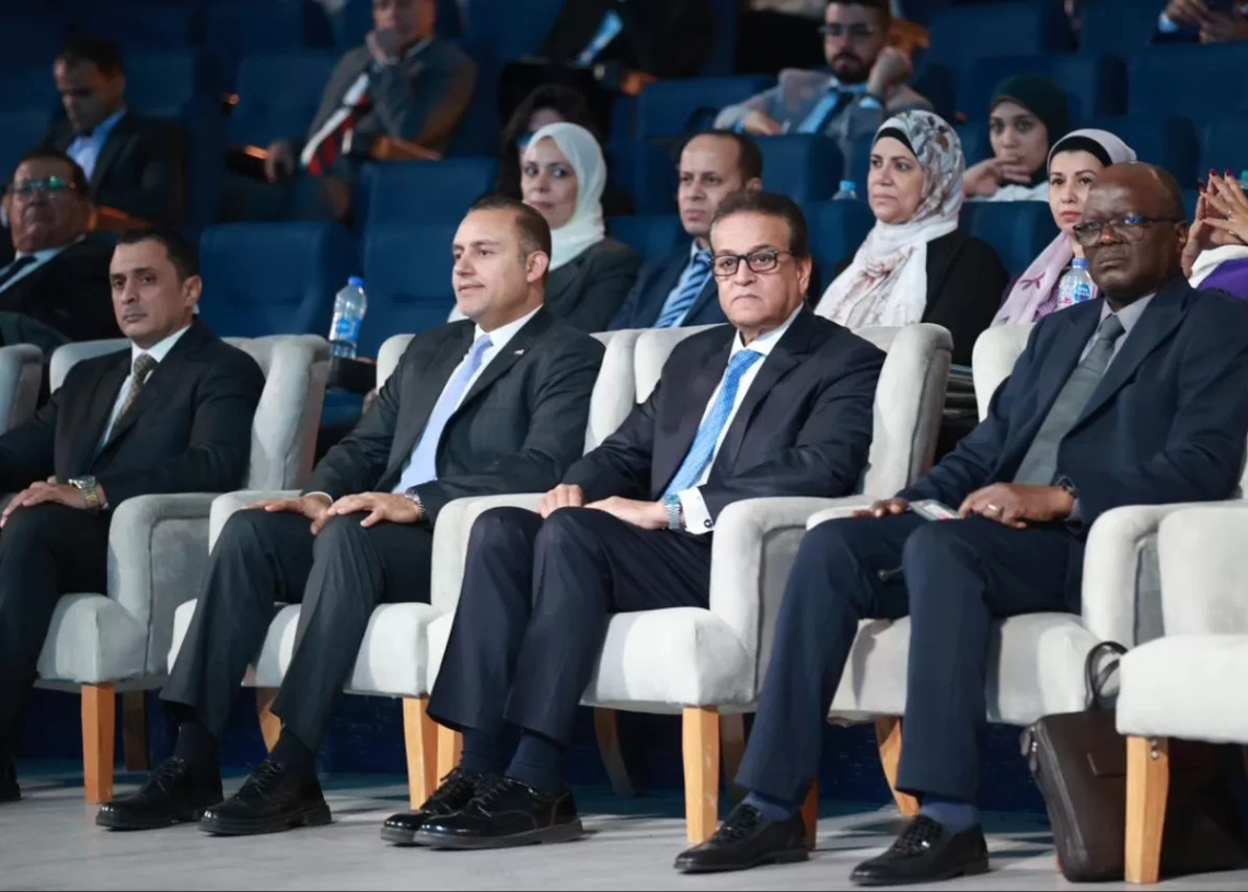 فى اليوم الثالث لمؤتمر السكان العالمى وزير الصحة يشهد جلسة حوارية حول التعاون الفعّال للأطراف المعنية لضمان حصول الجميع على الدواء بأسعار عادلة 19 - جريدة المساء