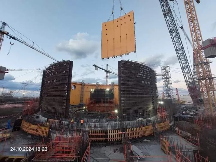 انتهاء تركيب المستوى الاول لمبنى الاحتواء الداخلي لمبنى المفاعل بالوحدة النووية الثانية 19 - جريدة المساء