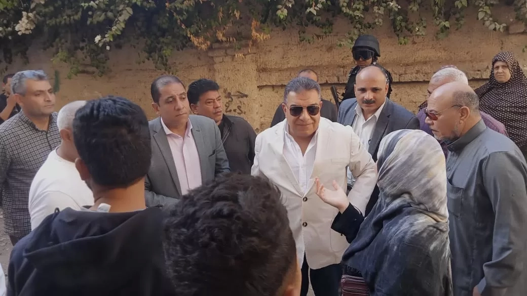 محافظ الدقهلية: كردون أمني واخلاء المنازل المتأثرة بالهبوط الأرضى بمنية سمنود 20 - جريدة المساء محافظ الدقهلية: كردون أمني واخلاء المنازل المتأثرة بالهبوط الأرضى بمنية سمنود 19 - جريدة المساء