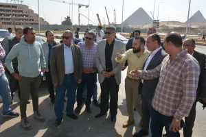 بالصور- محافظ الجيزة يتفقد مشروعات تطوير الطرق المحيطة والمؤدية للمتحف المصري الكبير 22 - جريدة المساء