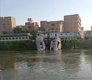 تصادم قطار بجرار في مزلقان ماقوسة بالمنيا يسفر عن 20 مصابا.. وكدوانى يتابع ميدانيا 30 - جريدة المساء