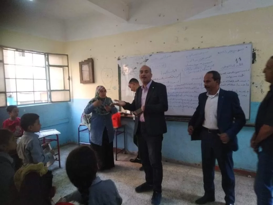 مدير إدارة المنيا التعليمية يتفقد عددا من مدارس المرحلة الابتدائية 19 - جريدة المساء