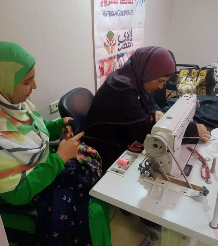 وحدة أيادي مصر بمرسي مطروح تنظم أولى ورش العمل لتدريب وتعليم أساسيات الخياطة والكروشية 19 - جريدة المساء
