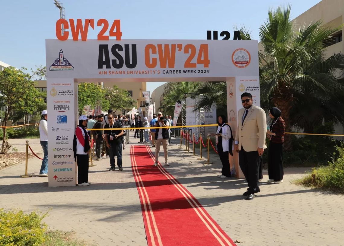 4100 طالب و خريج يشاركون في المعرض التوظيفي بجامعة ''عين شمس'' 19 - جريدة المساء 4100 طالب و خريج يشاركون في المعرض التوظيفي بجامعة ''عين شمس'' 18 - جريدة المساء