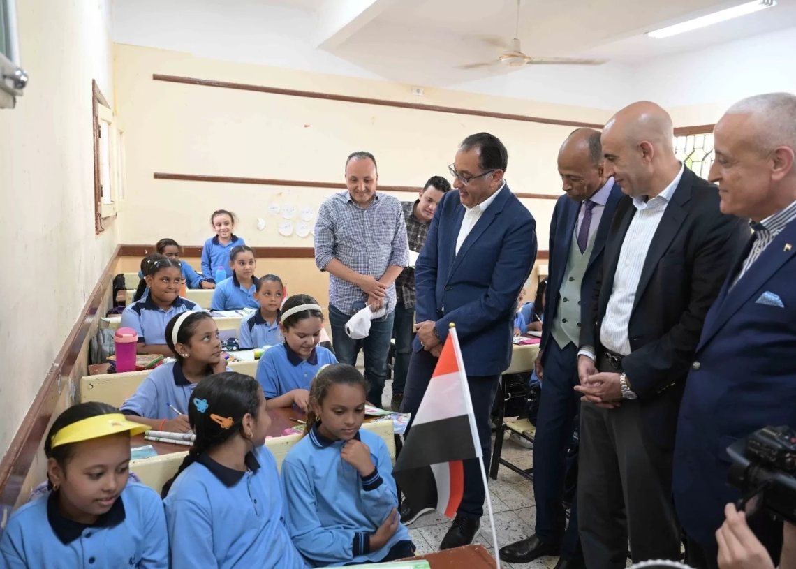 رئيس الوزراء يزور مدرسة وادي الملكات الابتدائية المشتركة بمدينة الأقصر .. 18 - جريدة المساء رئيس الوزراء يزور مدرسة وادي الملكات الابتدائية المشتركة بمدينة الأقصر .. 17 - جريدة المساء