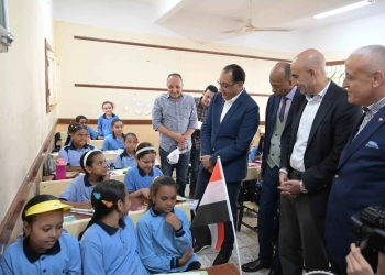 رئيس الوزراء يزور مدرسة وادي الملكات الابتدائية المشتركة بمدينة الأقصر .. 19 - جريدة المساء