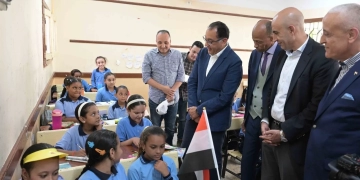 رئيس الوزراء يزور مدرسة وادي الملكات الابتدائية المشتركة بمدينة الأقصر .. 2 - جريدة المساء رئيس الوزراء يزور مدرسة وادي الملكات الابتدائية المشتركة بمدينة الأقصر .. 1 - جريدة المساء