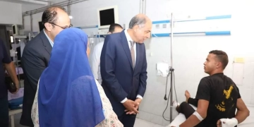 محافظ المنيا يطمئن على حالة المصابين في حادث القطار 2 - جريدة المساء محافظ المنيا يطمئن على حالة المصابين في حادث القطار 1 - جريدة المساء