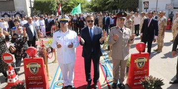 محافظ المنوفية يضع إكليلاً من الزهور على النصب التذكاري.. ويؤكد: هذا النصر سيظل شاهداً على قوة وعزيمة الإرادة المصرية 1 - جريدة المساء