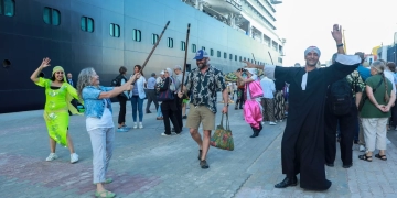 بالطبل والمزمار استقبال حافل للسفينه السياحية Nieuw Statendam 1 - جريدة المساء