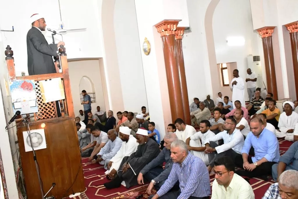 المحافظ يؤدى صلاة الجمعة بأبوسمبل السياحية ، ويستمع لمطالب أبناء أسوان 18 - جريدة المساء المحافظ يؤدى صلاة الجمعة بأبوسمبل السياحية ، ويستمع لمطالب أبناء أسوان 17 - جريدة المساء