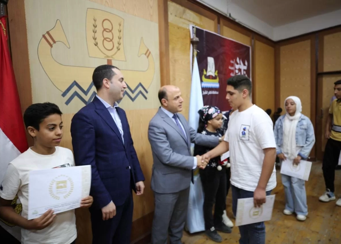 محافظ كفرالشيخ يكرم 47 طالبًا وطالبة من الحاصلين على دورات الـ ICDL 19 - جريدة المساء