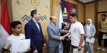 محافظ كفرالشيخ يكرم 47 طالبًا وطالبة من الحاصلين على دورات الـ ICDL 1 - جريدة المساء